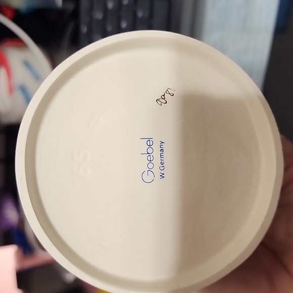 Goebel Hummel #65 Farwell figurine - Picture 6 of 6